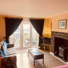 Ground Floor - view of Lighthouse, Garden and Parking, hotel in Swansea