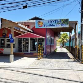 Hotel Caribbean Inn, hotelli kohteessa West End