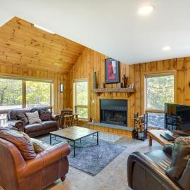 Fantastic 2 family vacation home with EV charger, hotel in Windham
