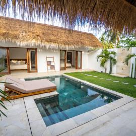 Palm Merah Villas - Private pool, hotel in Selong Belanak