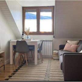 CHECK-IN CASAS Casa Benas، فندق في بيناسكي