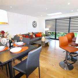 Hutchcomb Villa, 4 Bed Luxury House,Oxford+Parking, hotel in Oxford