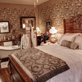 The Queen, A Victorian Bed & Breakfast, Hotel in Bellefonte
