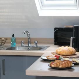 Modern en-suite room in country PubRestaurant 1 with communal kitchen - Pass the Keys