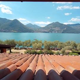 Open space fronte lago, hotel a Monte Isola