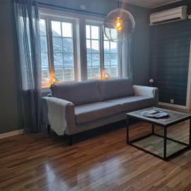 Stor leilighet med 4 senger sentralt i Førde, hotel v destinácii Førde