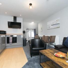 Self Contained Apartment at Country Pub Restaurant - Pass the Keys, hotel a Llanddona