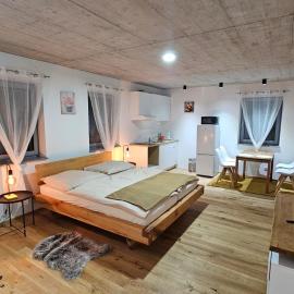 Hoch2 Apartment - Modern, komfortabel & 24h Self-Check-in mit Parkplatz, hotel a Mattighofen