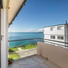 On The Esplanade - Close to beach & Cronulla mall with Aircon, hotelli kohteessa Cronulla