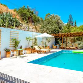 Archondia House - Holiday Apartments With Pool, hotel di Kalavasos