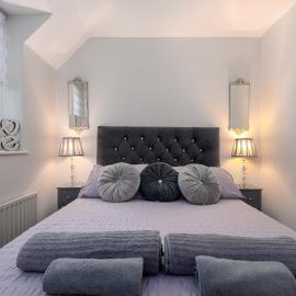 WORCESTER Fabulous Cherry Tree Mews self check in dogs welcome by prior arrangement , 2 double bedrooms ,super fast Wi-Fi, with free off road parking for 2 vehicles near Royal Hospital and woodland walks