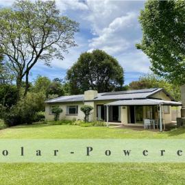 Berg Escape Bottlebrush - Spacious Luxury Family Home, hotel Wintertonban