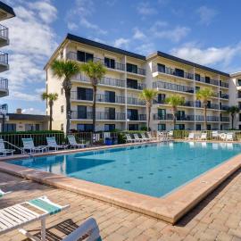 Oceanfront Ormond Beach Condo: Community Perks!, hotel a Ormond Beach