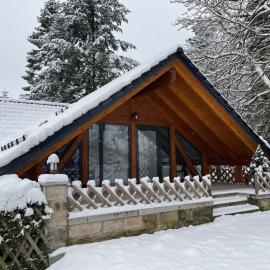 Auszeit im Wald - mit Schwimmbad!, hotel in Heßles