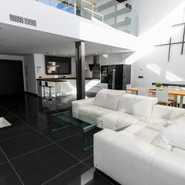 Casa Bulevar - Exclusiva casa muy moderna en zona tranquila، فندق في خاين