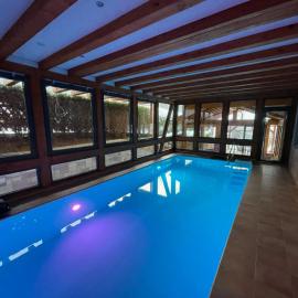 Apartment im Wald - mit Schwimmbad!, hotel in Heßles