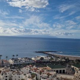Luxury ocean view 1 bedroom, hotel in Playa de las Americas