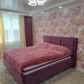 Сдаётся квартира почасовой, посуточно, hótel í Edineţ