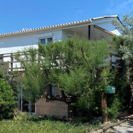 VILLA TAMARIS - authentique chalet - Gruissan Plage des chalets, hotel u gradu Grisan