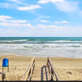 Beachfront Retreat! 3 Steps to WALKOVER!, hotel i Surfside Beach