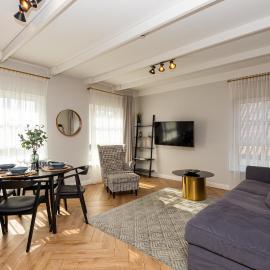 Vaivutės Apartamentai No3, hotel v mestu Darbėnai