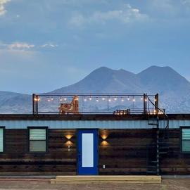 New Southwest Shipping Container-In Alpine, hotel sa Alpine