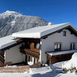 Ferienhaus Wolf โรงแรมในTobadill