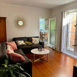 Lovely Victorian Terrace - Entire home: Melbourne şehrinde bir otel