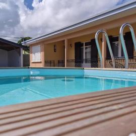 Maïlly - Charmante villa T5 avec piscine - Empire House, hotel en Capesterre-Belle-Eau