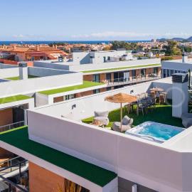 Casa Nimasa! Penthouse with big rooftop & jacuzzi in Javea, hotel a Xàbia