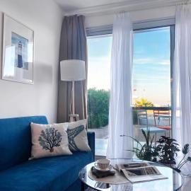 Spacious Three-Bedroom Apartment with Sea View A4, hotel em Lapithos