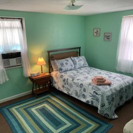 Break Side Studio #5 apts, hotel in North Camellia Acres