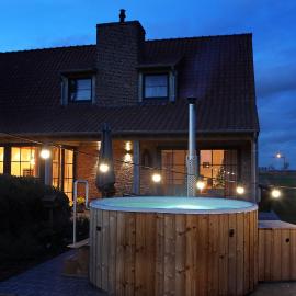 Florentinus met hottub, afgesloten tuin en overdekt terras, hotel em Veurne