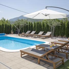 Holiday Home EB with Heated Pool, Hotel in Gata
