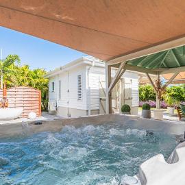 Magnifique Bungalow et Jacuzzi au cœur des plages