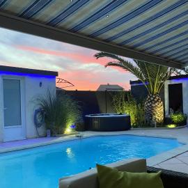 Studio Piscine Pa Ni Pwoblem, hotell i Vitrolles