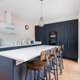 OnSiteStays New Large modern 4 bed, Parking, Wifi, 2 x Bathroom, hotel in Orpington