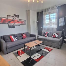 *Au Bord du Canal*Entre Paris et Disneyland, hotel in Chelles