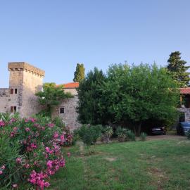 Jankovich Castle, hotel in Benkovac