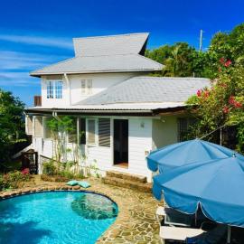 Hummingbird Villa - Tropical 3 bedroom Villa with Panoramic Views home, hotel u gradu Cap Estate