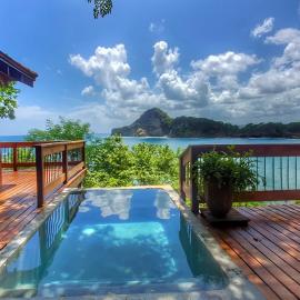 Aqua Oceanfront Hotel Resort، فندق في El Gigante