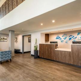 Best Western Inn & Suites Lemoore، فندق في لامور