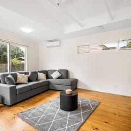 Cabinesque Comfort - A Refreshing Beachside Retreat, hotel in Barwon Heads