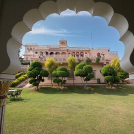 Fort Beejwar Chauhan by AAYAMs Neemrana, hotel in Shāhjahānpur