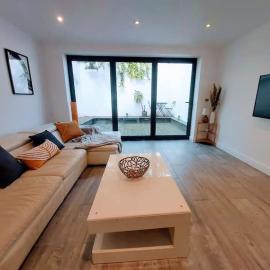 Spacious 4 Bedroom House, hotel di Leamington Spa