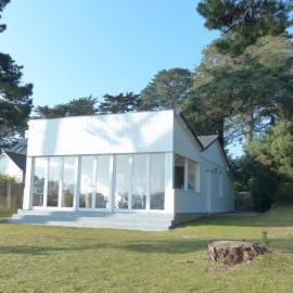 Cottage maritime avec vue exceptionnelle sur mer, hotel a Baden