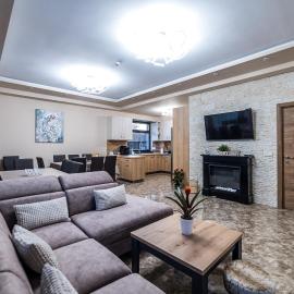 Слънчевите Къщи, hotel in Banya