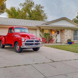 Walk to AT&T Stadium! Family Gem w/ Patio, hotel i Arlington