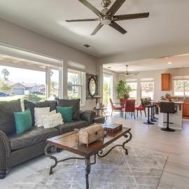 2 Mi to Coachella: Indio Home w/ Outdoor Oasis, khách sạn ở Indio