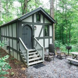 Tiny Home Cottage Near the Smokies #3 Ingrid, hotel a Sevierville